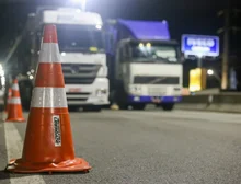 Caminhoneiros avaliam medidas do governo e mantêm ameaça de greve