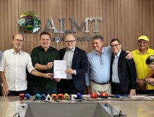 Governador entrega projeto de lei para diminuir custo do diesel e congelar Fethab até 2026