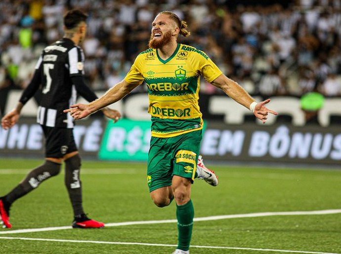 Botafogo perde para o Cuiabá, e distância do Palmeiras cai para seis pontos