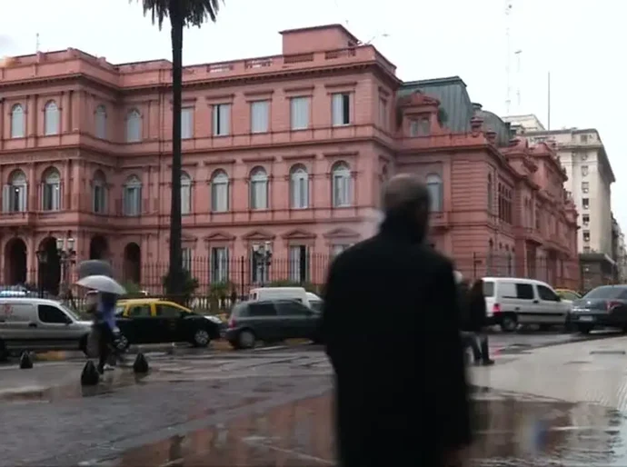 Milei proíbe acesso de jornalistas à Casa Rosada: “ataque à imprensa”