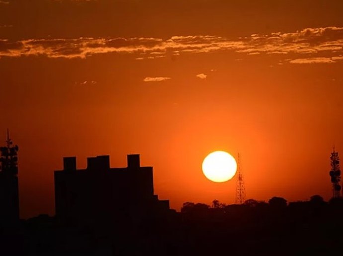 Mundo tem o 12º mês consecutivo de recorde de calor, e temperatura global anual deve ultrapassar 1,5°C