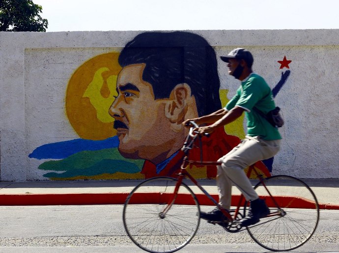 Biden afrouxa sanções petrolíferas a Maduro em troca de retomar o diálogo com a oposição