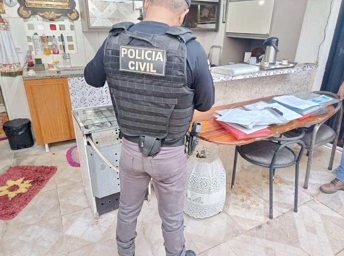 Polícia Civil cumpre ordens judiciais contra suspeitas de agiotagem em Cuiabá