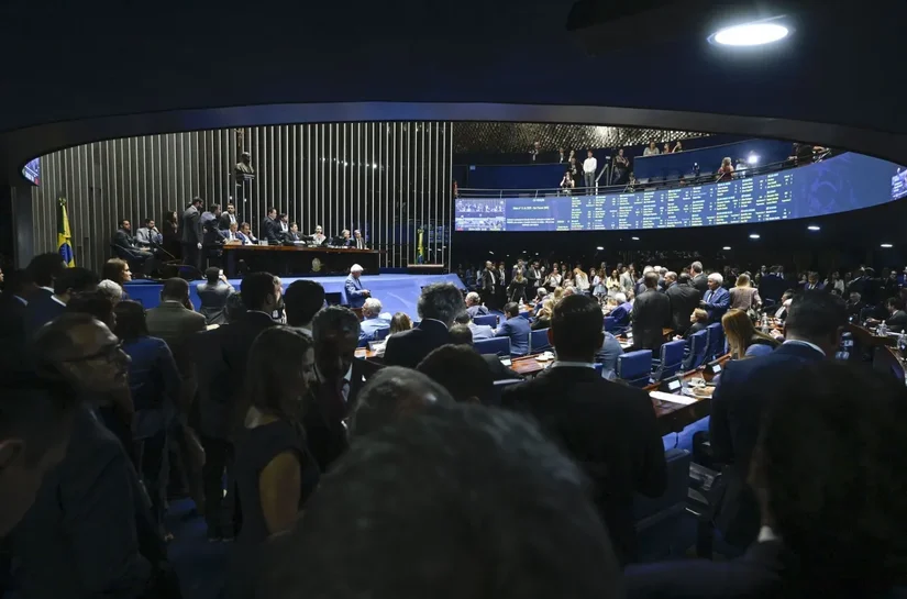 Oposição e empresários se mobilizam para retardar PEC do 6x1 no Senado