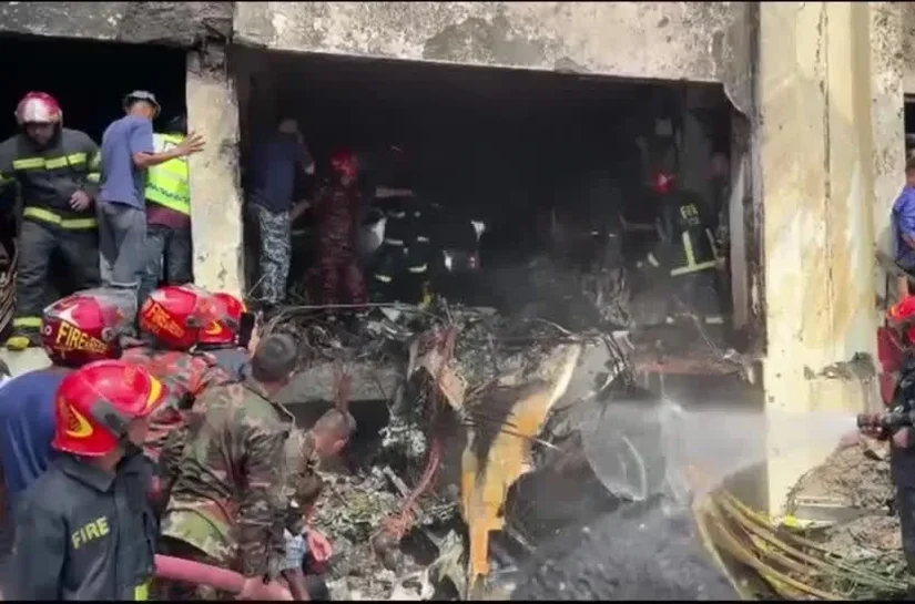 Ao menos 19 pessoas morreram após avião cair em universidade em Bangladesh