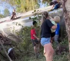 Tragédia na Serra de São Vicente: Micro-ônibus despenca de ribanceira, mata duas idosas e deixa mais de 30 feridos