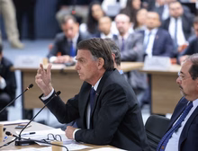 Da minha parte ou de comandantes, nunca se falou em golpe, diz Bolsonaro