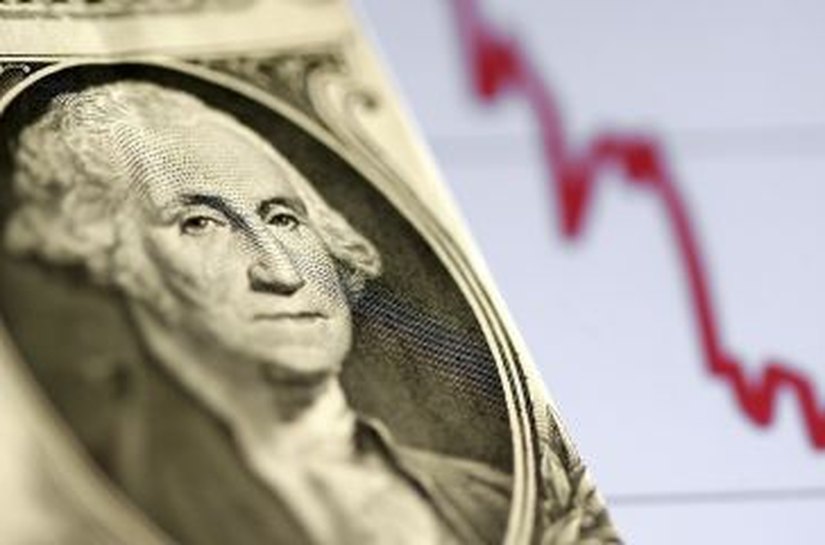Por que o dólar está perdendo seu valor globalmente