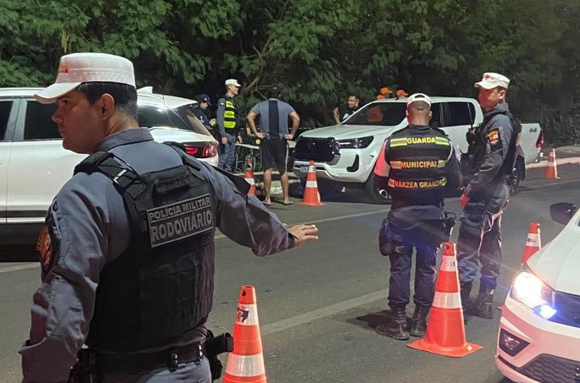 Operação Lei Seca prende dois condutores bêbados e remove 16 veículos em VG