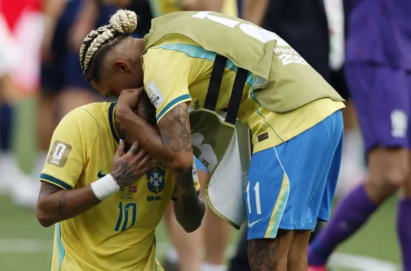 Neymar desaba e chora após eliminação do Brasil para Noruega na Copa