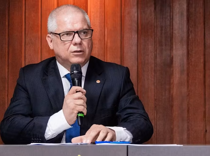 Ex-presidente do INSS Alessandro Stefanutto é preso em operação da PF contra descontos ilegais no órgão