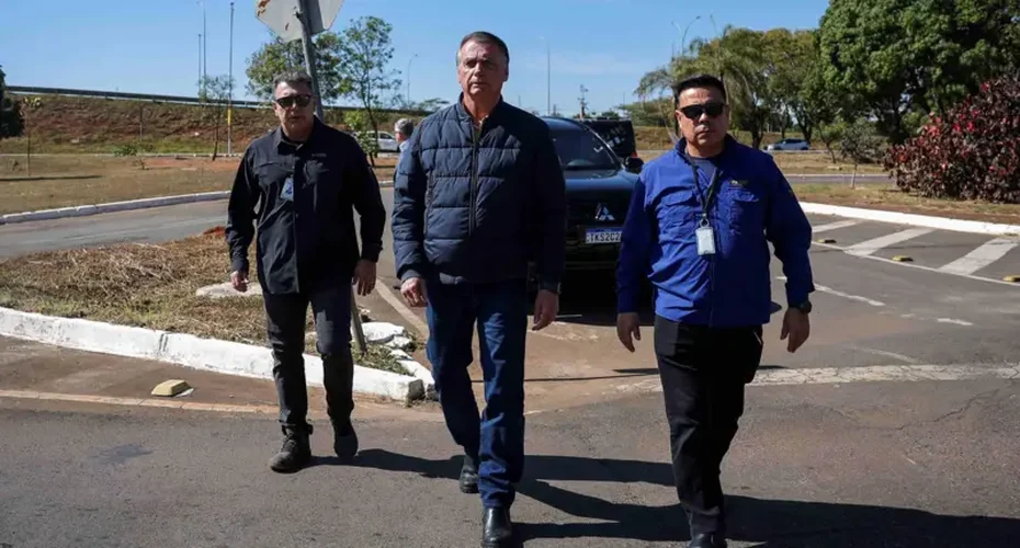 Bolsonaro usará tornozeleira eletrônica e fica sem redes sociais, decide Moraes; o que se sabe