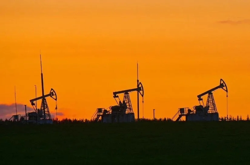 Opep+ concorda em aumentar produção de petróleo após reabertura de Ormuz