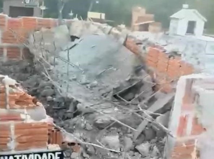 Filho morre esmagado após túmulo do pai desabar durante reforma em cemitério de MT