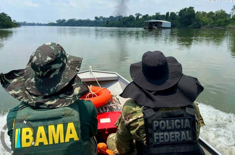 Polícia Federal e IBAMA desativam 20 balsas de garimpo ilegal no Rio Teles Pires