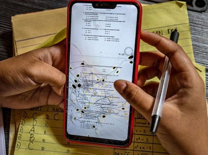 'Aluno dividia celular com dois irmãos': 51% na rede pública ainda não têm acesso a computador com internet