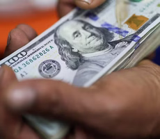 Dólar cai e fecha em R$ 5,56, após dados fortes de emprego nos EUA e à espera de encontro com a China