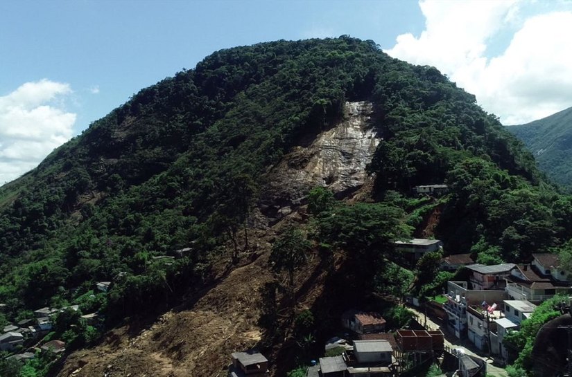 Bombeiros esperam encontrar vítimas com vida em Petrópolis; tragédia já deixa 129 mortos e 218 desaparecidos