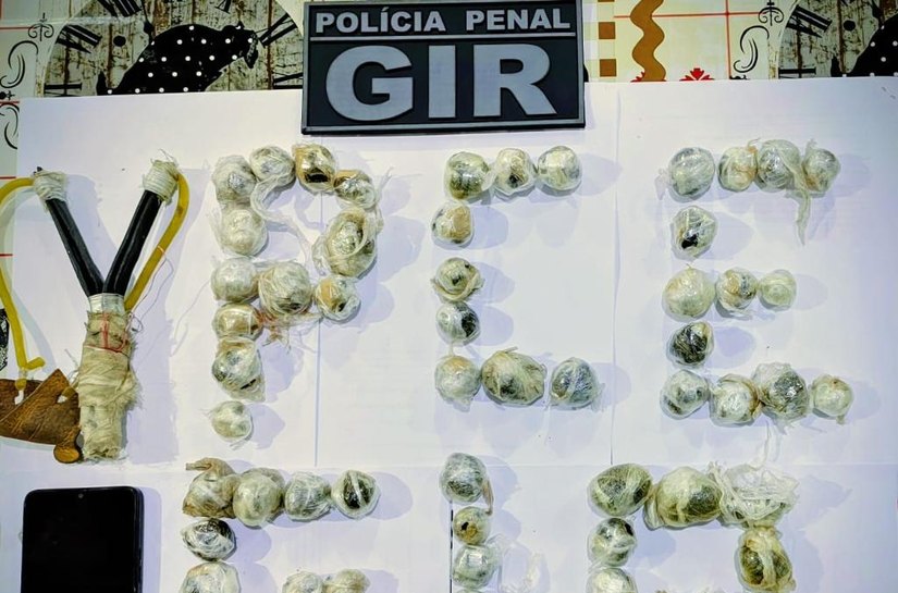 Policiais penais interceptam entrada de entorpecentes e celular em raio de segurança máxima