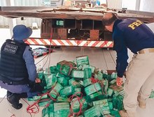 PRF e PM apreendem 407 kg de pasta base de cocaína em guincho em Alto Araguaia, MT