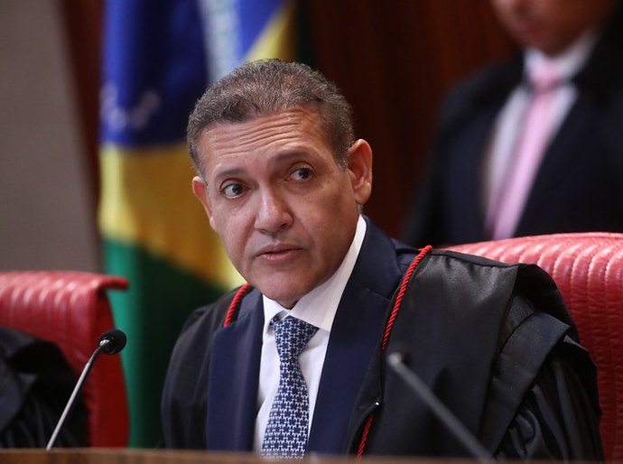 Kassio viajou em avião de advogado que defendeu Cláudio Castro