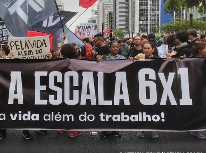 Manifestantes vão às ruas pelo fim da escala de trabalho 6x1