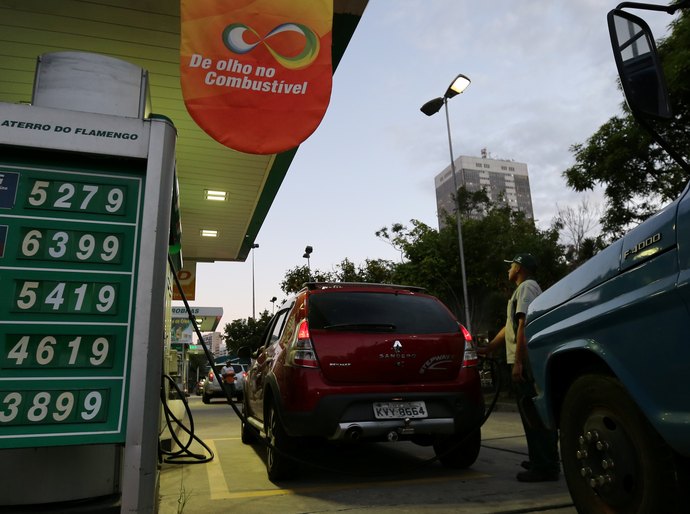 Petrobras reduz preço médio da gasolina em 4%, a 1ª queda desde abril