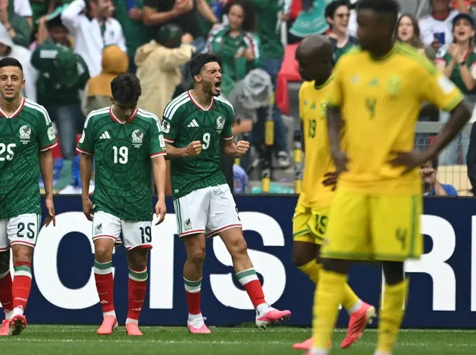 Em jogo com três expulsões, México bate a África do Sul na abertura da Copa do Mundo