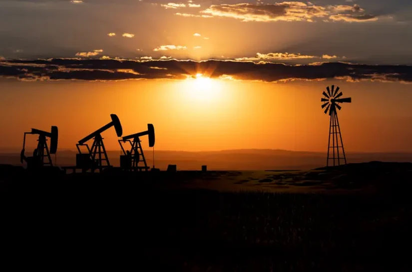 Preços do petróleo disparam e ações oscilam enquanto investidores avaliam o conflito