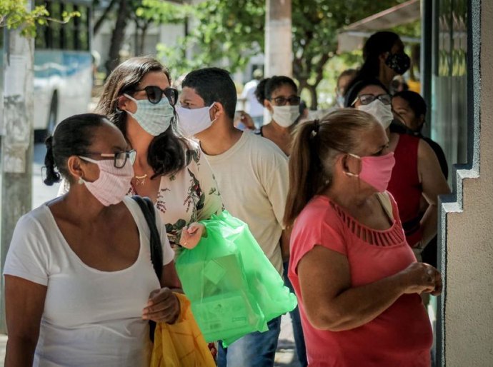 COE recomenda retorno do uso de máscaras para crianças e pessoas com sintomas gripais