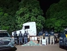 PM e PRF prendem três pessoas e apreendem 50 quilos de pasta base de cocaína em Canarana, MT