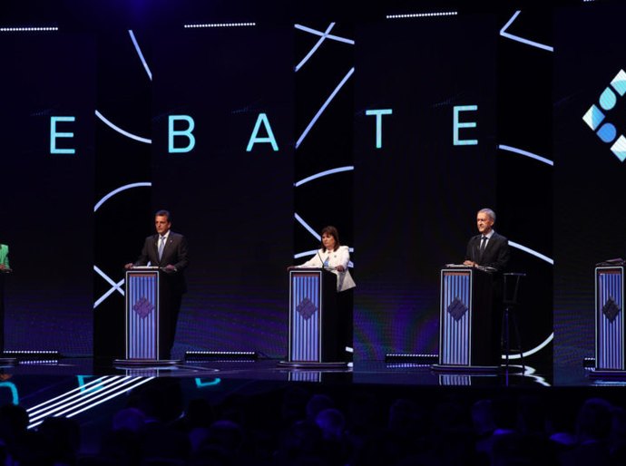 Milei promete padrão europeu em 15 anos e Massa se desculpa pela economia no 1º debate