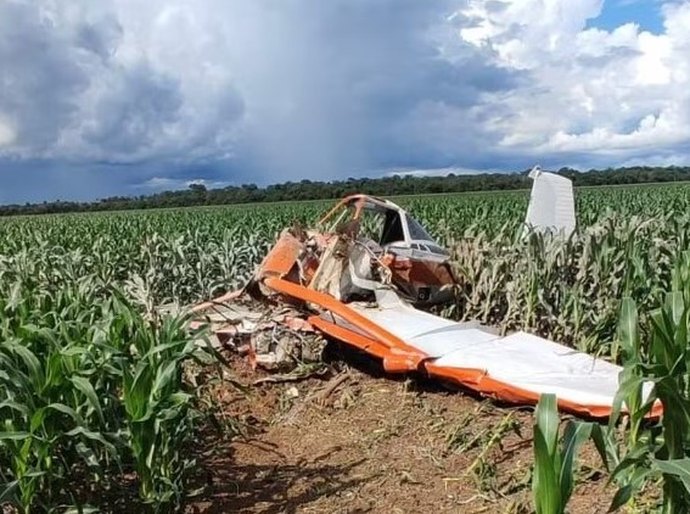 Avião agrícola cai em área rural de cidade de MT e mata piloto