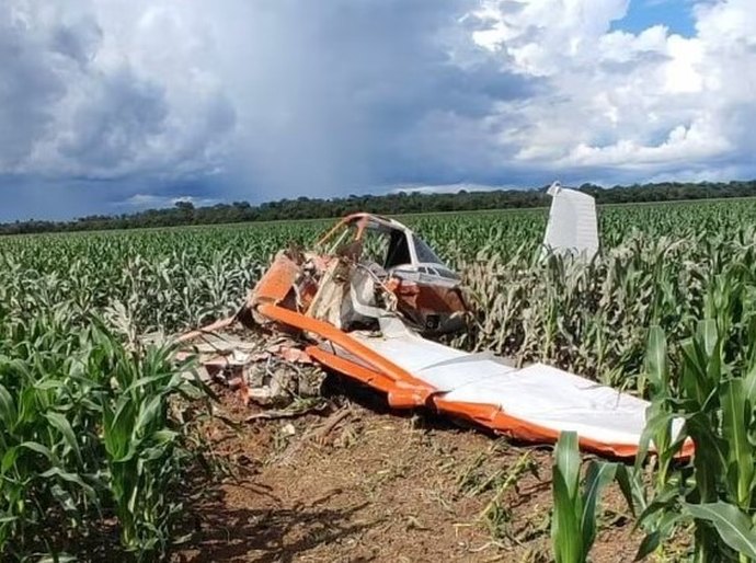 Avião agrícola cai em área rural de cidade de MT e mata piloto