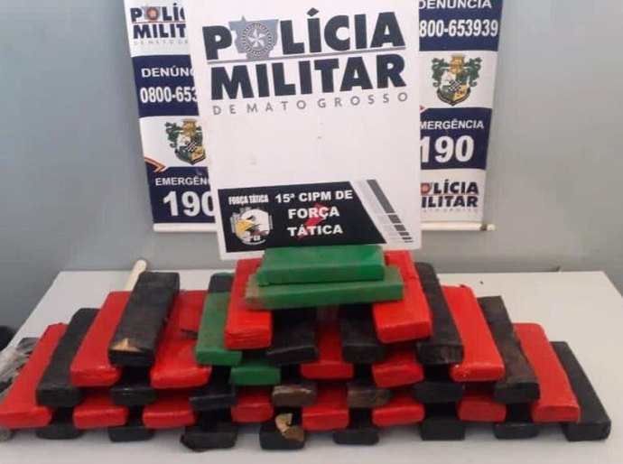 PM prende mulheres com 40 tabletes de droga suspeitas de usar crianças para despistar abordagem