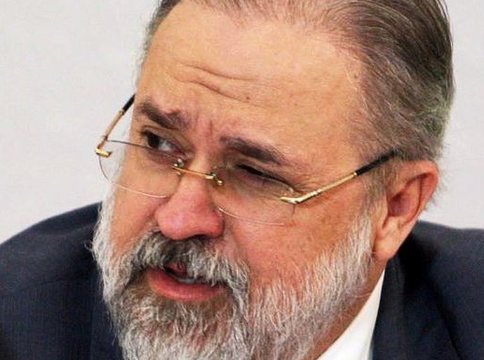 Aras pede investigação sobre denúncias de invasão a hospitais