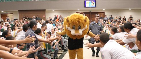 Proerd realiza formatura de 1.300 alunos do sétimo ano em Cuiabá