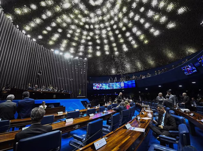 Adultização: Senado aprova projeto para proteger crianças e adolescentes no ambiente digital