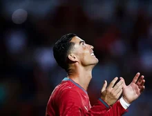 Cristiano Ronaldo: de menino que esperava por sobras de hambúrgueres no McDonald's a 1º bilionário do futebol