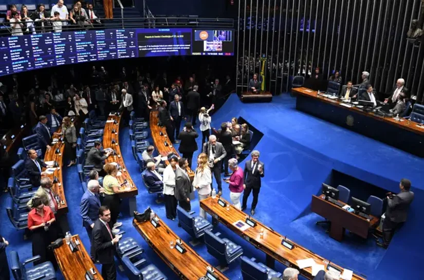 Fim da escala 6x1: como votaram senadores e partidos nos dois turnos