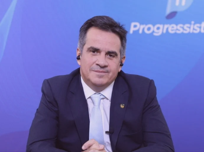 “Vamos desembarcar”, acena Ciro ao governo Lula na superfederação
