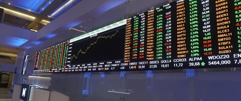 Ibovespa fecha acima dos 190 mil pontos pela 1ª vez; dólar cai a R$ 5,17