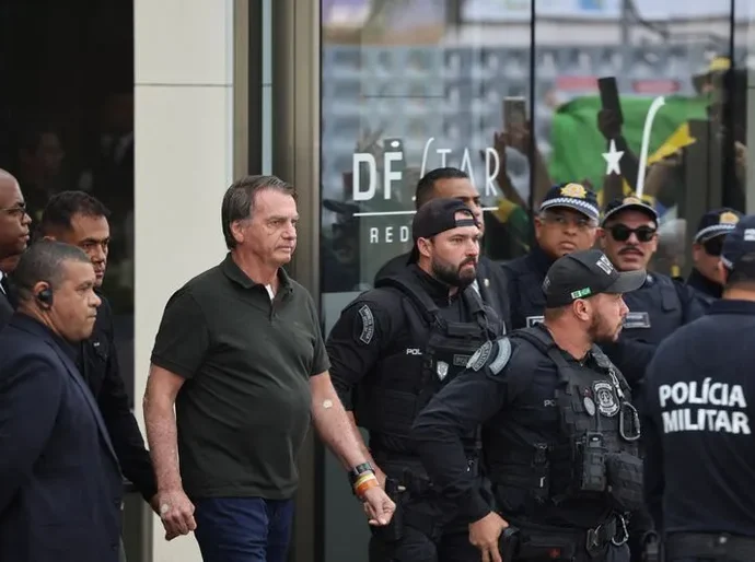 Cirurgia de Bolsonaro deve durar até quatro horas e terá anestesia geral