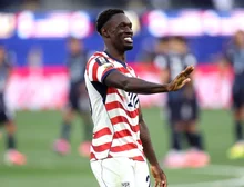 Com gols 'brasileiros', Estados Unidos goleia Paraguai em estreia na Copa