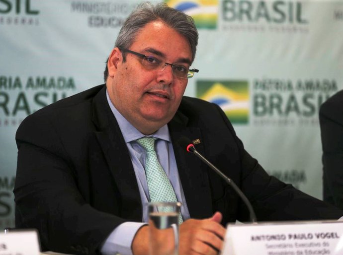 Quem é Antonio Paulo Vogel, cotado para substituir Weintraub no MEC