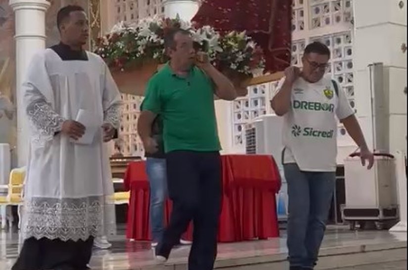 Veja Vídeo: Imagem do Senhor Bom Jesus de Cuiabá cai na Catedral Metropolitana