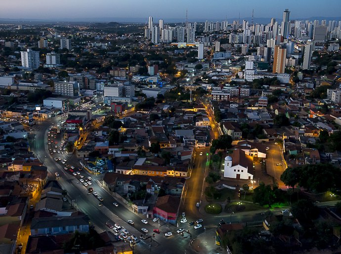 Governo firma convênio para entregar luminárias de LED a Cuiabá