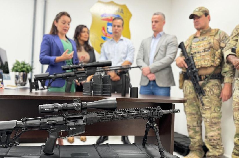 Polícia Civil entrega fuzis T10 para snipers da Gerência de Operações Especiais