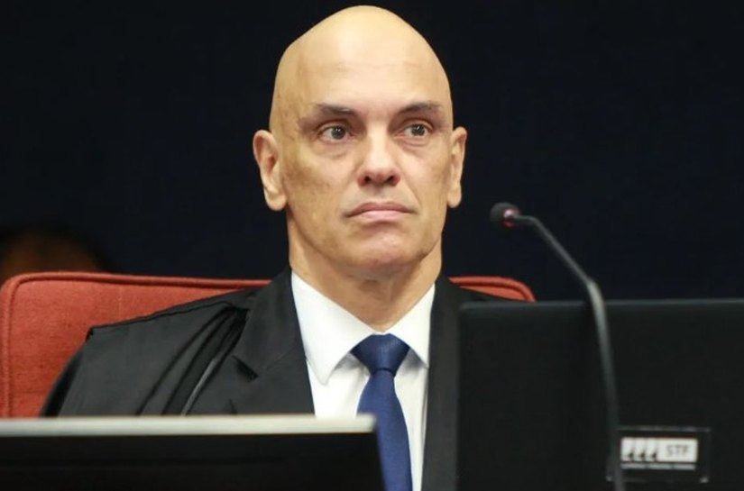 Moraes aponta “possibilidade de fuga” ao negar passaporte a Bolsonaro