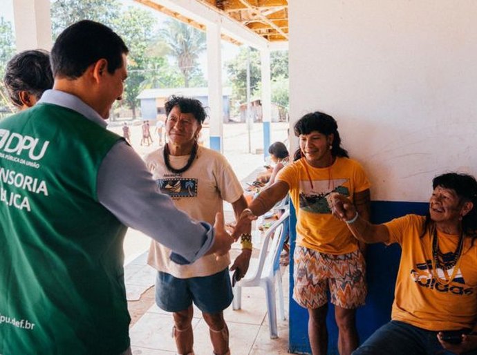 'Sem direito a ter direitos': como falta de defensores públicos prejudica os mais pobres